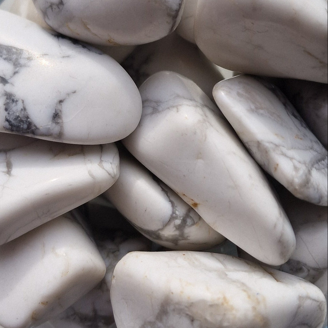 White Marbled Howlite Tumblestones 